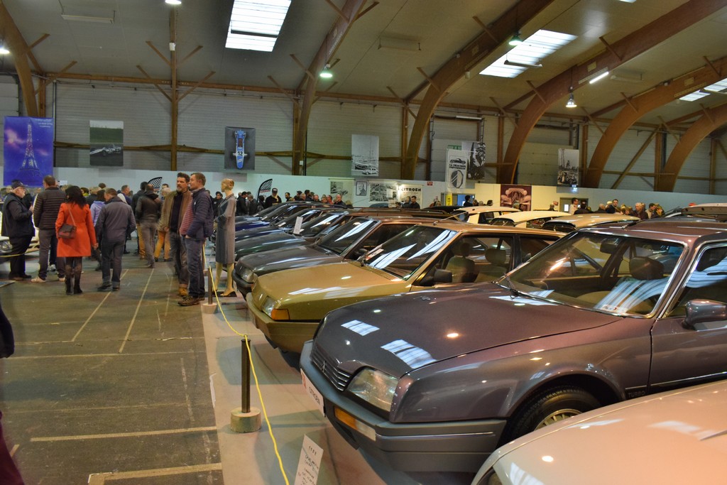 un hall dédié aux automobiles Citroën