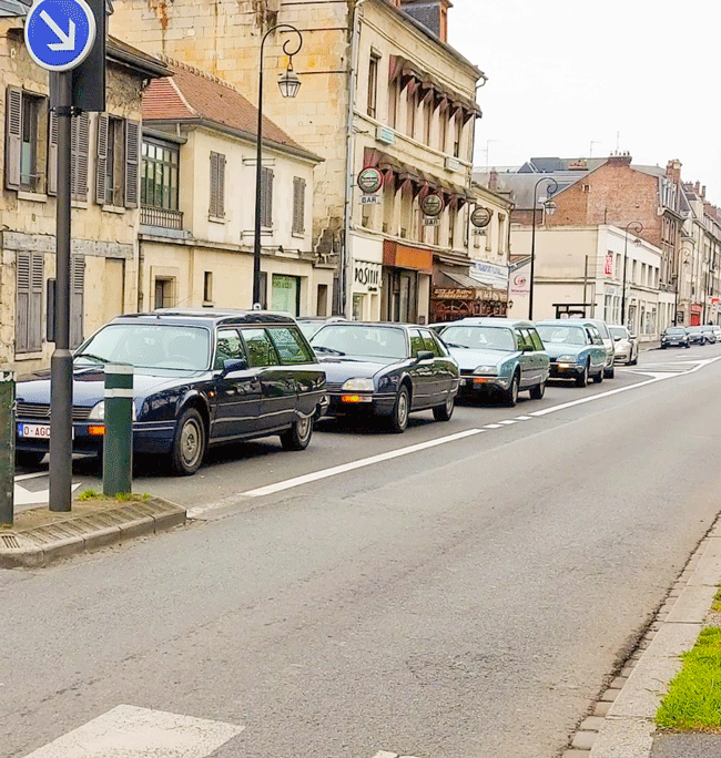 Citroën CX Break sur la route